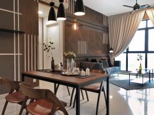 Luxurious Rustic Suite Conezion Botanical Garden IOI City Mall Putrajaya 5 plus 1 Paxs 3 Rooms 2 Baths