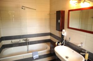 Chrispy Waterpark Resort -inclusive