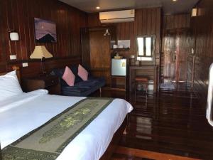 Riverside Chiangkhan