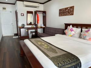 Riverside Chiangkhan