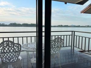 Riverside Chiangkhan