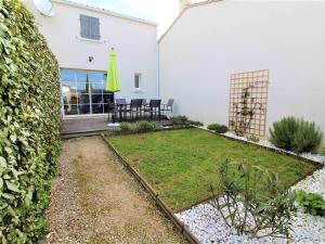 Maison moderne à Saint-Pierre-dOléron avec jardin, proche port et plages, 4 couchages - FR-1-246A-109