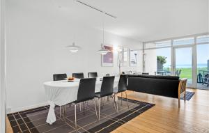 3 Bedroom Cozy Apartment In Ebeltoft