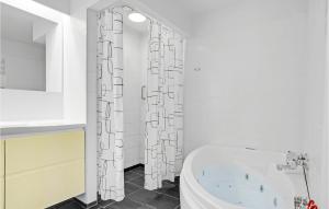 3 Bedroom Cozy Apartment In Ebeltoft