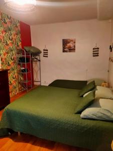 Sejours chez l'habitant Cite de caractere medieval : photos des chambres