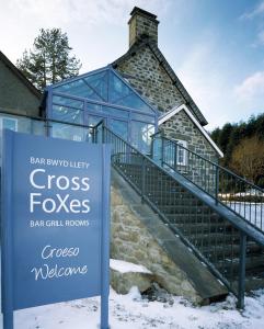 Cross Foxes - Bar Grill Rooms