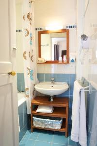 Hotels Hotel Les Alizes : photos des chambres