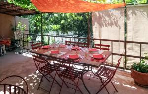 Maisons de vacances Beautiful Home In Eyragues With Outdoor Swimming Pool, Wifi And Private Swimming Pool : photos des chambres