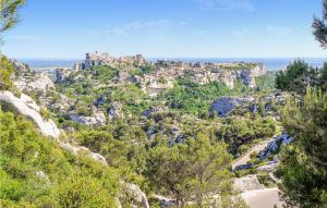 Maisons de vacances Gorgeous Home In Eyragues : photos des chambres