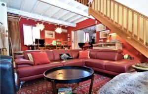 Maisons de vacances Gorgeous Home In Eyragues : photos des chambres