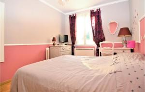 Maisons de vacances Gorgeous Home In Eyragues : photos des chambres