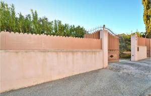Maisons de vacances Gorgeous Home In Eyragues : photos des chambres
