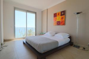 PLAGE Superb bright apartment with sea view & close to Cannes center