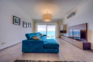 Seafront Luxury Apartment with Pool by Buena Vista
