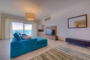 Seafront Luxury Apartment with Pool by Buena Vista
