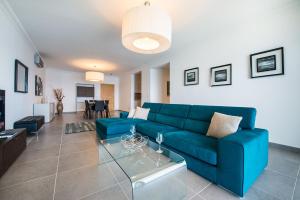 Seafront Luxury Apartment with Pool by Buena Vista