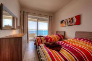 Seafront Luxury Apartment with Pool by Buena Vista