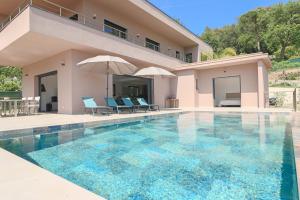 Villas VILLA M Superb luxurious villa in Biot with overflowing pool : photos des chambres