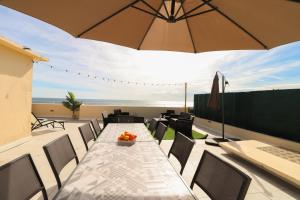 ROOFTOP DE LA PLAGE Charming apartment on seafront with superb roof terrace