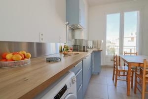 ROOFTOP DE LA PLAGE Charming apartment on seafront with superb roof terrace