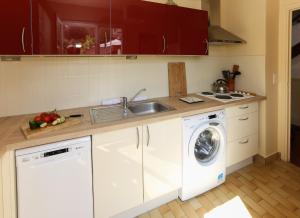 SUQUETTE Charming provencal house in Antibes with nice terrace, garden and pool access