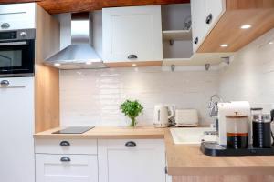 AUBERNON Luxurious, Newly Renovated flat in heart of Old Antibes