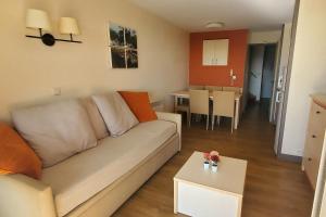 Comfortable nest with pool and sea view