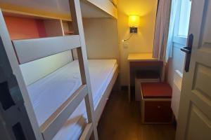 Comfortable nest with pool and sea view