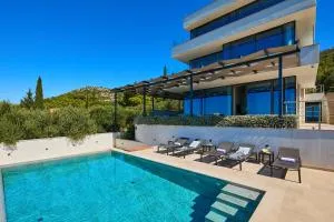 Hedera Estate, Villa Hedera XV - Saplunara