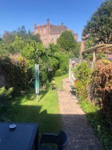 Big appartment in sunny privat garden