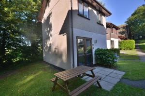 82 Strawberry Hill, Tolroy Manor