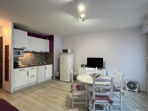 Studio spacieux avec balcon et fibre WiFi, pour 1-2 personnes - FR-1-555-73