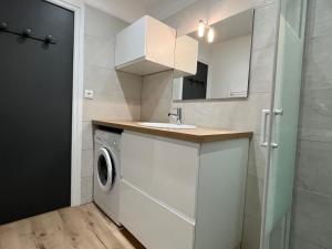 Studio spacieux avec balcon et fibre WiFi, pour 1-2 personnes - FR-1-555-73