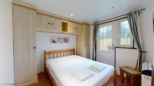 01 Tudor Court, Tolroy Manor