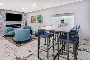 AmericInn by Wyndham Quincy