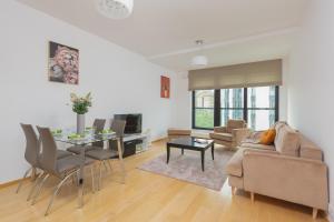 Dzielna Apartment Warsaw Wola by Renters