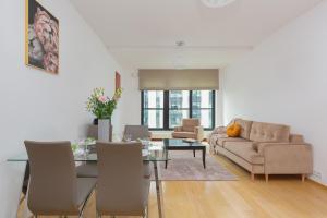 Dzielna Apartment Warsaw Wola by Noclegi Renters