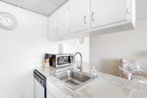 Golden Sands 713