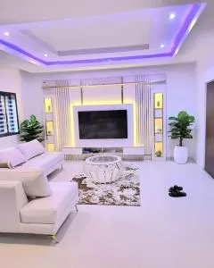 3 bed Maissoinet Smart home in Lekki Phase 1 - Moba