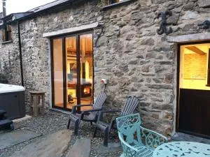 Galleri hot tub 2 bed ensuite - Llandyssiliogogo