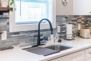 Brand New Entire Home close to beach