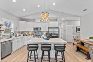 Brand New Entire Home close to beach