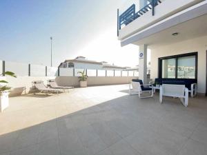 Groundfloor Pink Ciñuelica -Winter by the sea