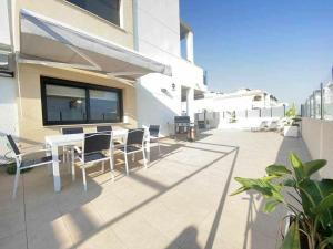 Groundfloor Pink Ciñuelica -Winter by the sea