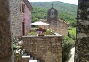 Maisons de vacances Gite les Oliviers - Le Domaine du Viticulteur - St Maurice d Ibie : photos des chambres