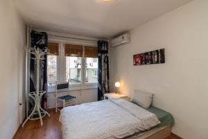 Nikos 2 Bedroom Central Apartment