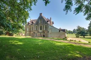 Villas Magnifique chateau au bord de la Mayenne 18 couchages : photos des chambres