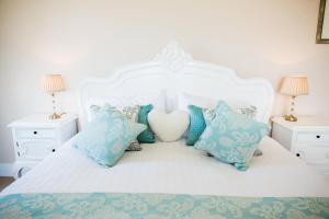 Balmeadowside Farmhouse with Hot Tub