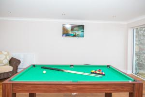 Balmeadowside Farmhouse with Hot Tub