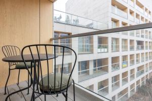 Elegant Apartment with Balcony & Bathtub Warsaw Wola by Renters